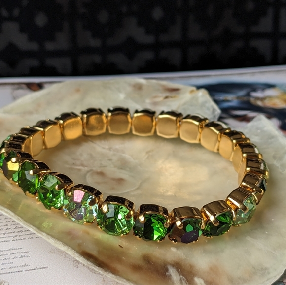 Swarovski Elements Peridot & Light Green Willow Stretch Bracelet in Gold. - Picture 2 of 6